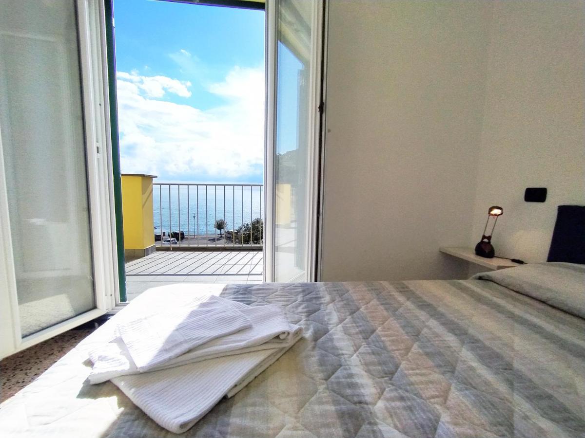 Апартаменты Monia House Sea View Леванто Экстерьер фото
