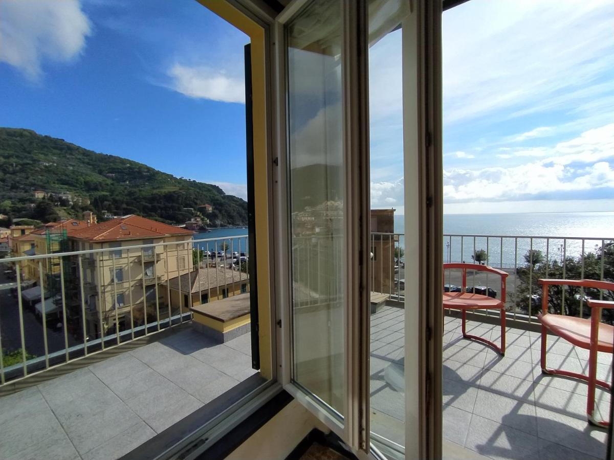 Апартаменты Monia House Sea View Леванто Экстерьер фото