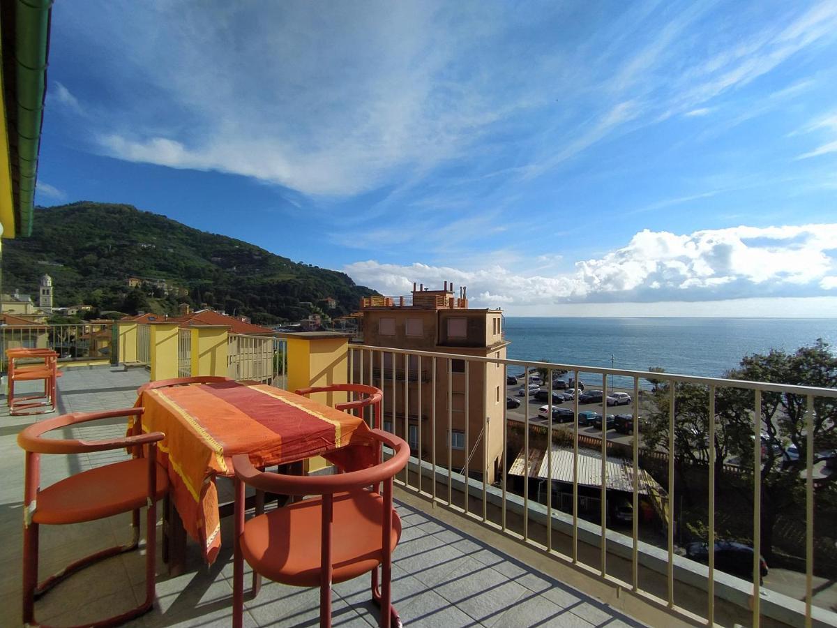 Апартаменты Monia House Sea View Леванто Экстерьер фото
